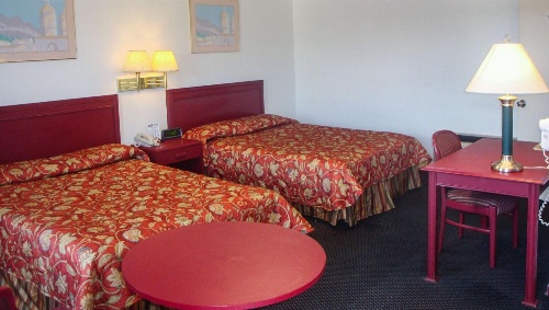 Golden Wheat Budget Host Inn image 1