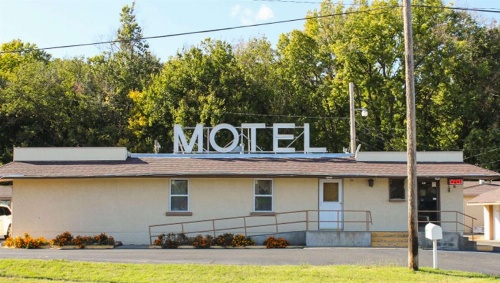 Golden Wheat Budget Host Inn image 16