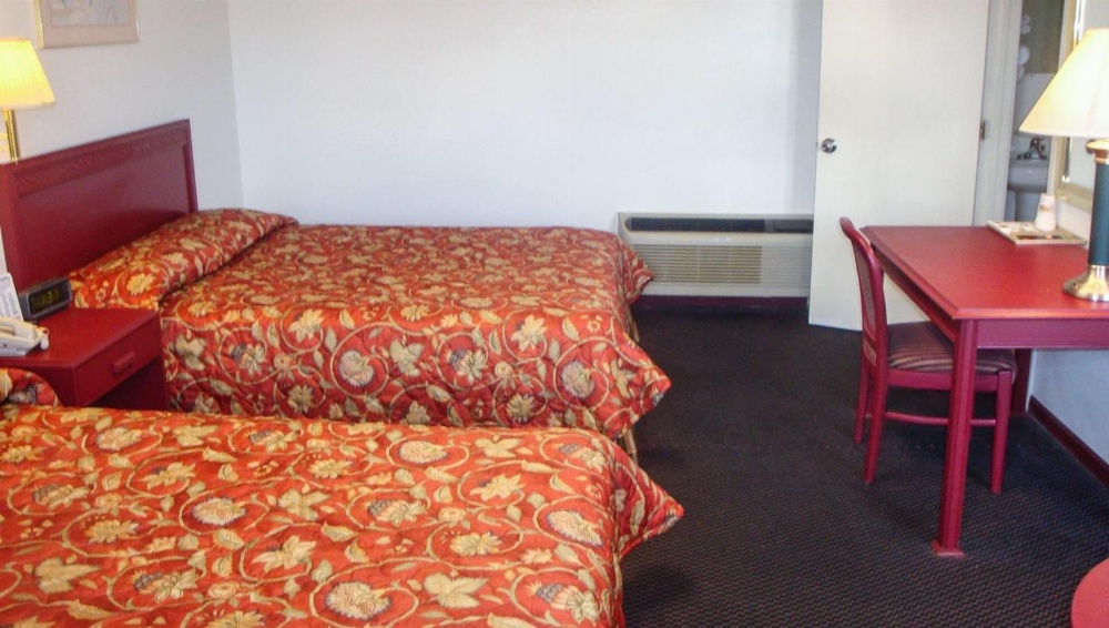 Golden Wheat Budget Host Inn Main image